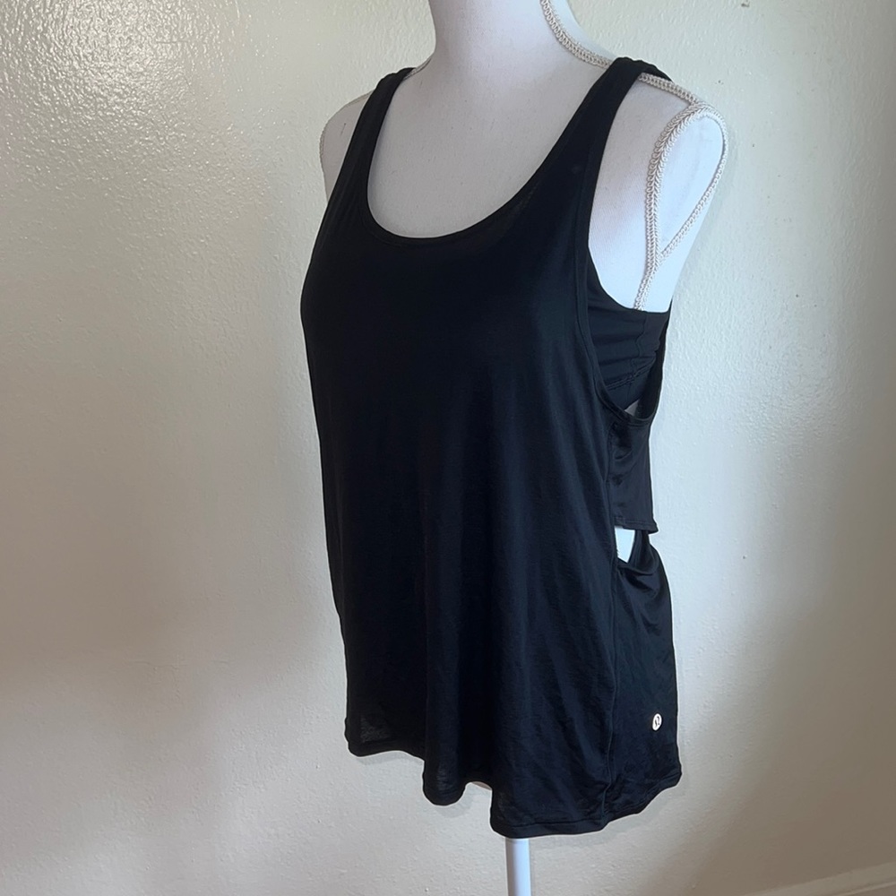 Lululemon tank with built in bra